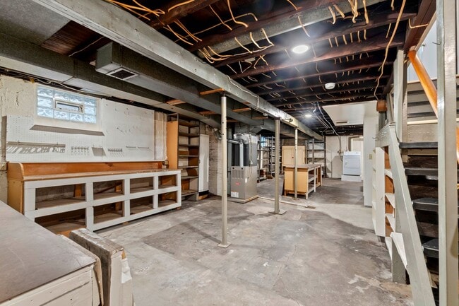 Building Photo - AVAILABLE NOW! Don't miss this amazing 3-bedroom with a RIVERFRONT view in Brackenridge!