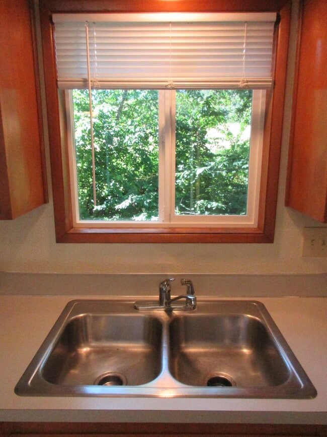 Building Photo - 2218 Navaho Ct SE