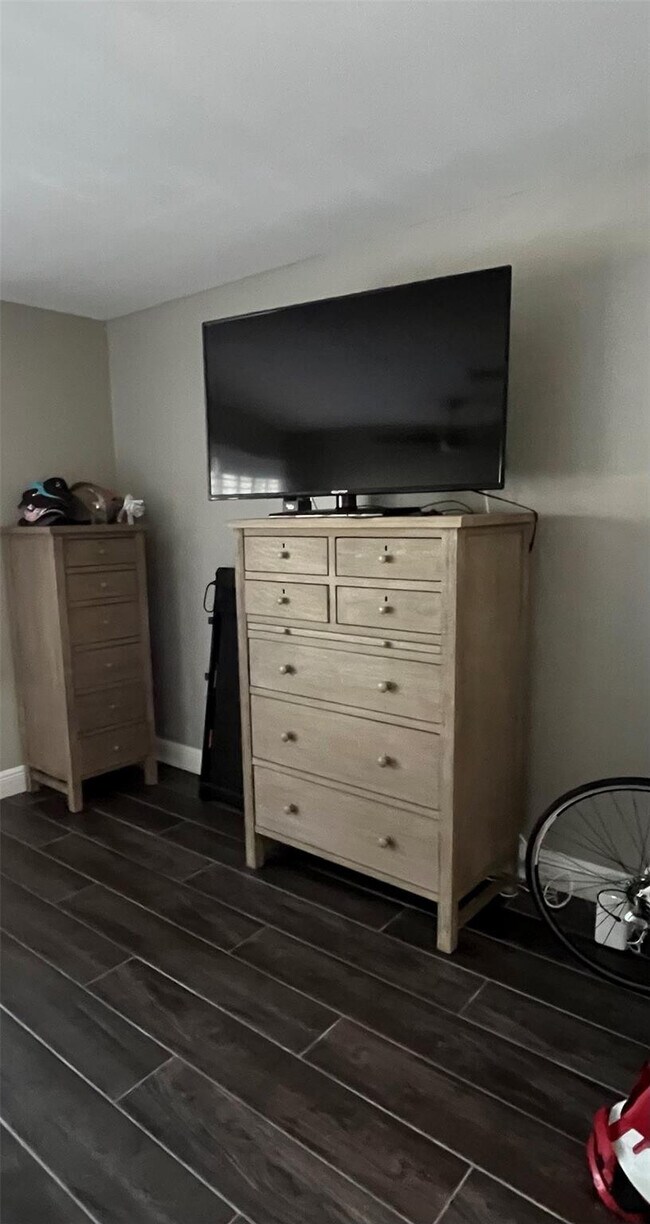 Building Photo - 2113 NE 44th St