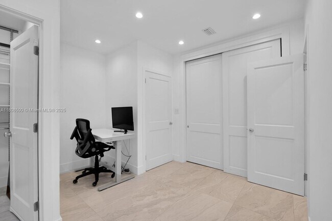 Building Photo - 6860 SW 99th Terrace