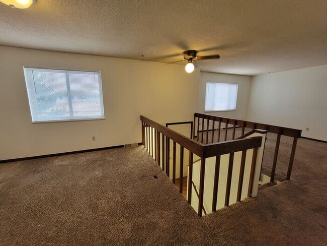 Building Photo - 2 Bed/2 Bath Duplex