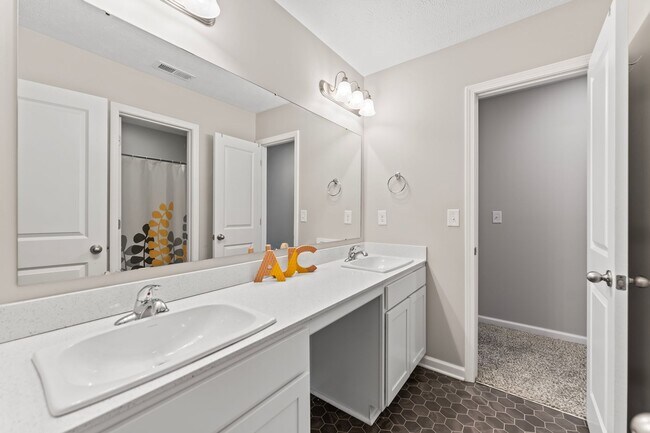 Building Photo - 8609 Warbler Br Wy