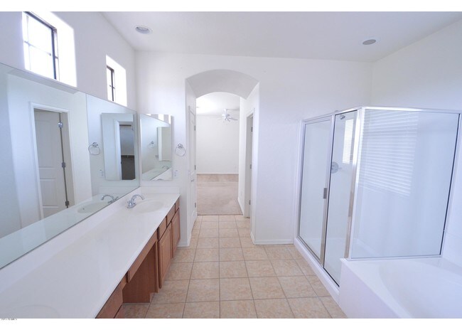 Building Photo - 1421 W Pelican Ct