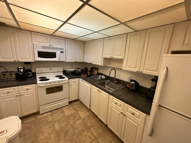 Building Photo - 9511 Collins Ave