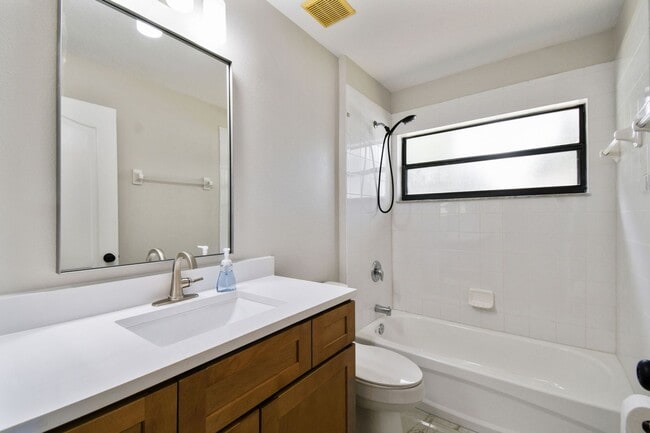 Building Photo - Charming 3-bedroom + 2-Bathroom Home in th...