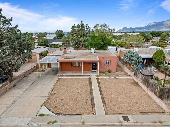 Building Photo - Unfurnished | 2 Bed / 1 Bath | NE Albuquer...