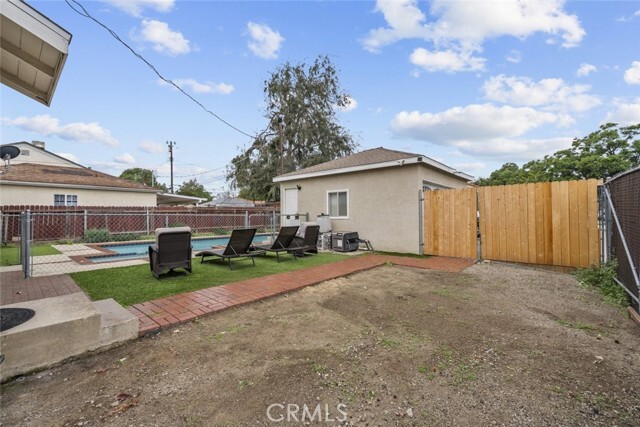 Building Photo - 14423 Sayre St