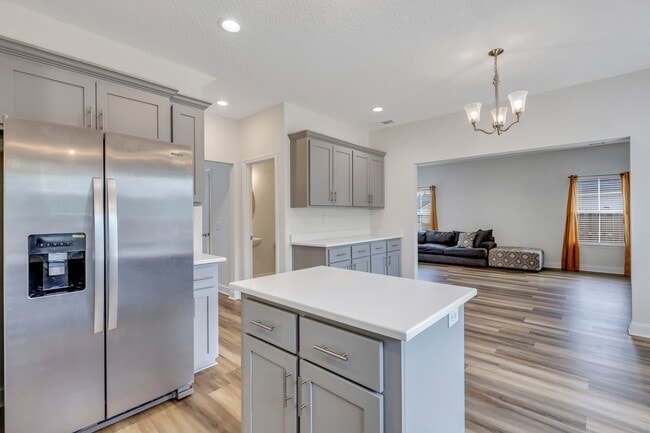 Building Photo - 487 Meloney Dr