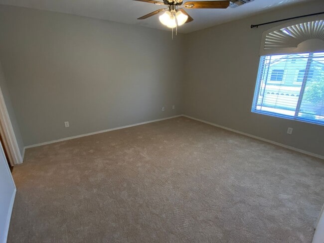 Building Photo - 4 Bedroom, 3 bath, two story with loft in ...