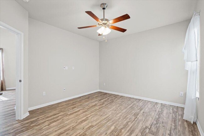 Building Photo - 9703 Sunny Swan Ct