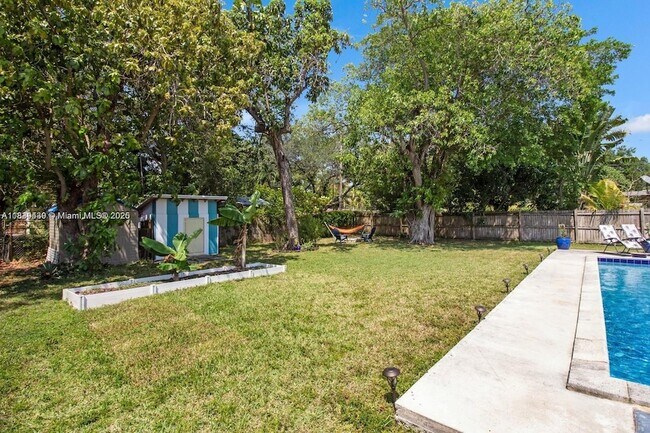 Building Photo - 827 NE 140th St
