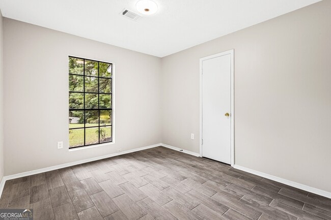 Building Photo - 5846 Bobbin Ln