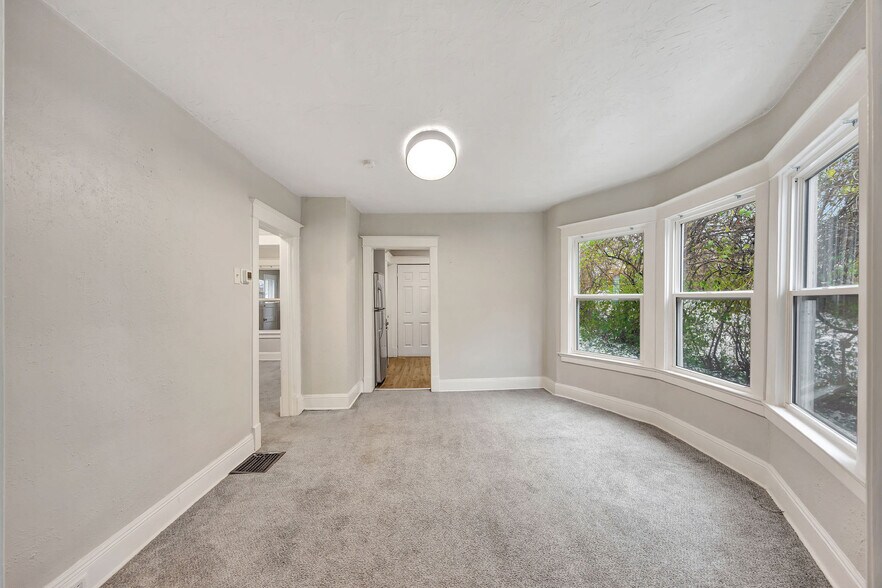 Building Photo - 2241 Hannaford Ave