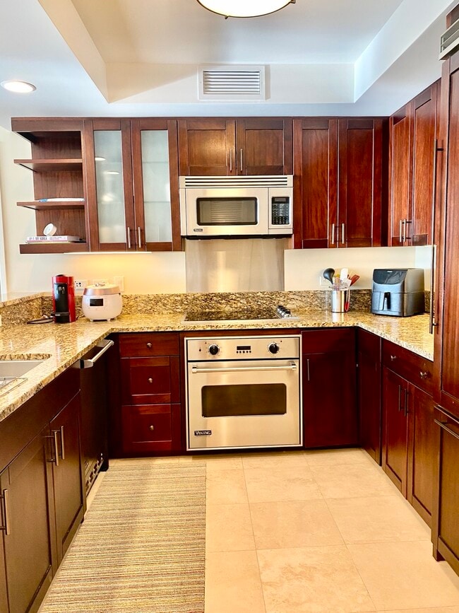 Building Photo - 1551 Ala Wai Blvd