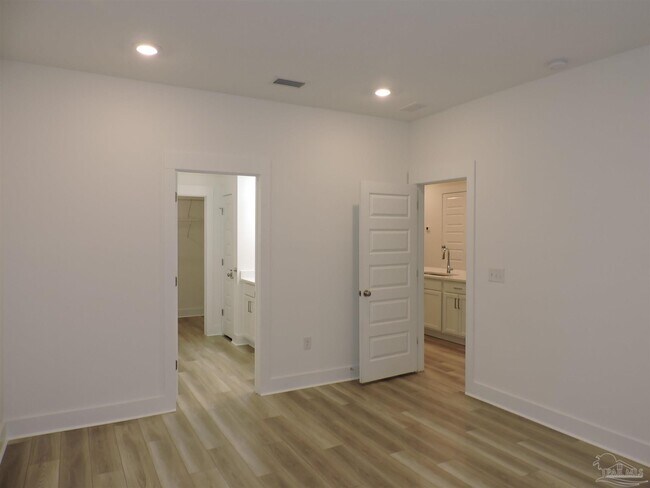 Building Photo - 6590 Paso Fino Dr