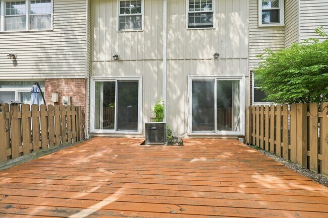 Building Photo - 5141 Buckingham Pl Dr