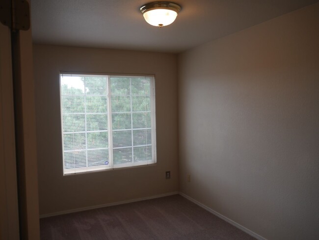 Building Photo - 4 Bed / 3.5 Bath in University Park with AC