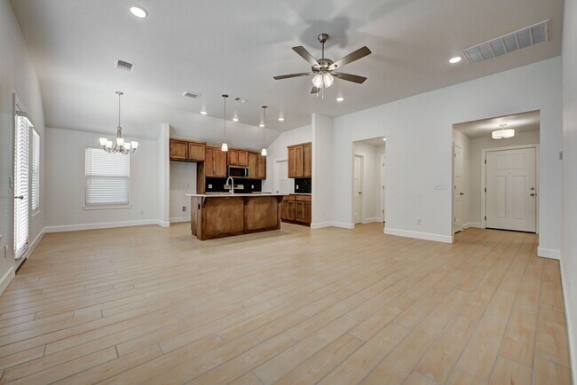 Building Photo - 323 Woodrock St