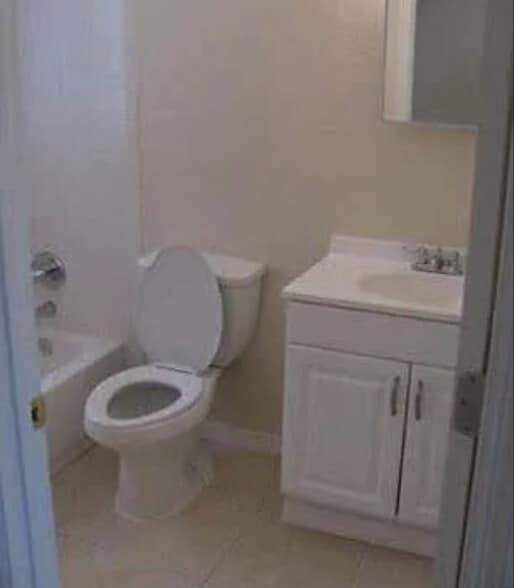 Building Photo - 229 W Lancaster Rd