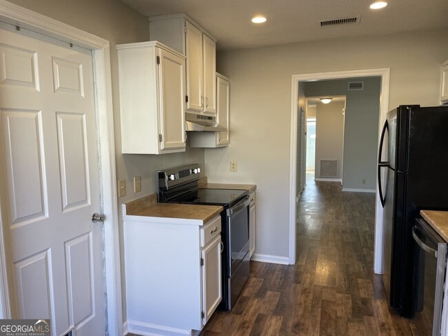 Building Photo - 403 Fairfield Ct