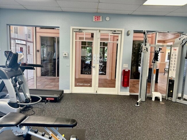 Building Photo - 1203 Town Center Dr