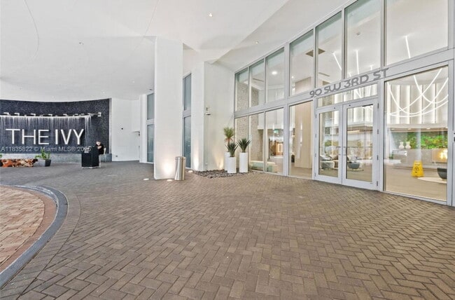 Building Photo - 90 SW 3rd St