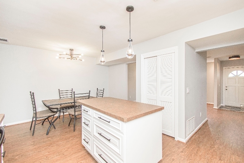 Building Photo - 1825 Sussex Rd