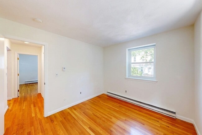 Building Photo - 104 Trowbridge St