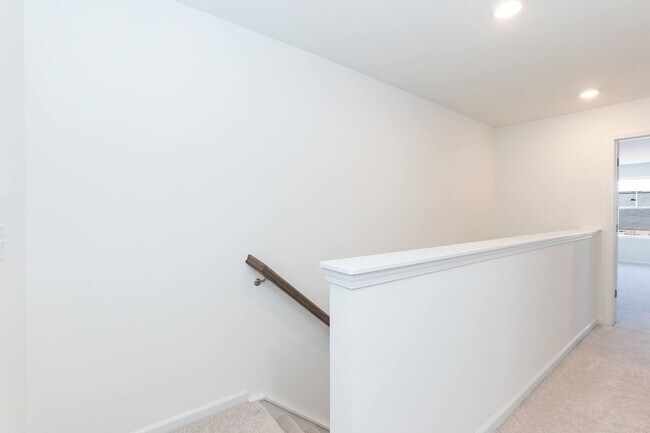 Building Photo - Brand New Townhome!