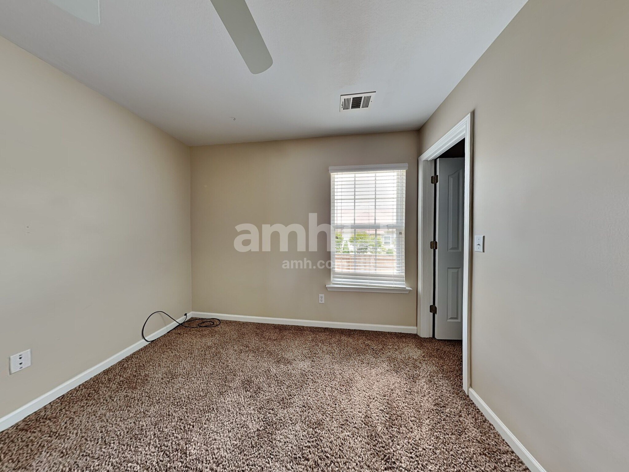 Building Photo - 6 Roberts Hill Dr
