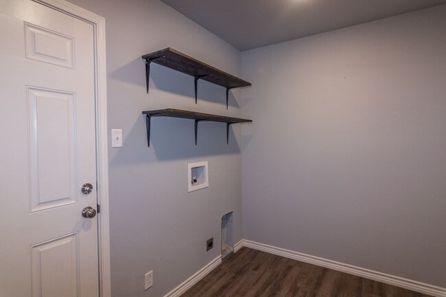 Building Photo - 3 bed 2 bath - Frenship ISD