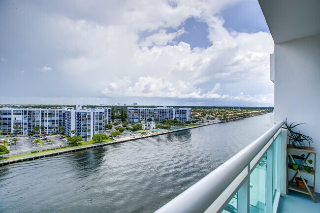 Building Photo - 3000 S Ocean Dr
