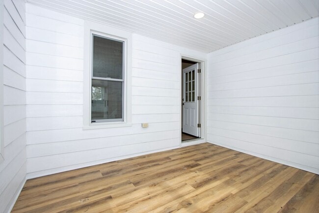 Building Photo - Three bedroom duplex