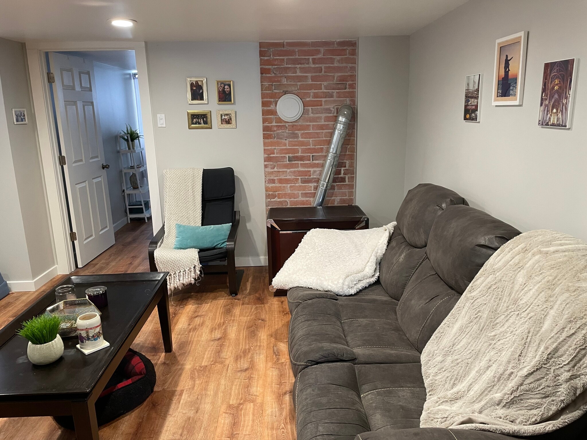 Living room looking towards the bedroom - 407 B South 6th Street