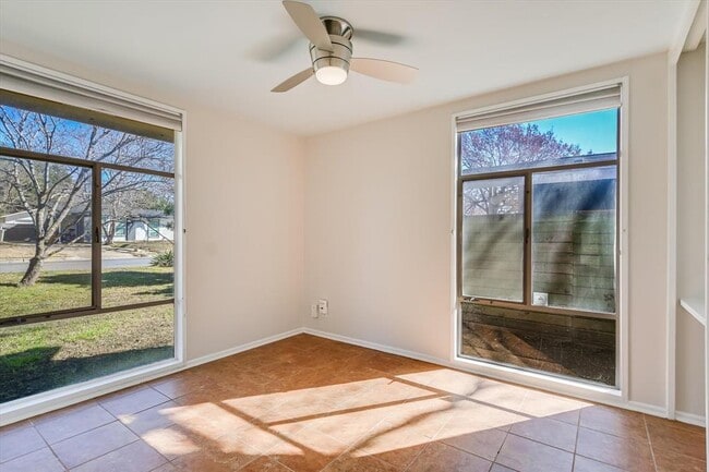 Building Photo - 1419 Corona Dr