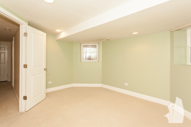 Building Photo - 2108 W Addison-1