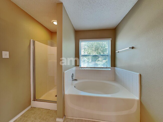 Building Photo - 1411 Plateau Dr