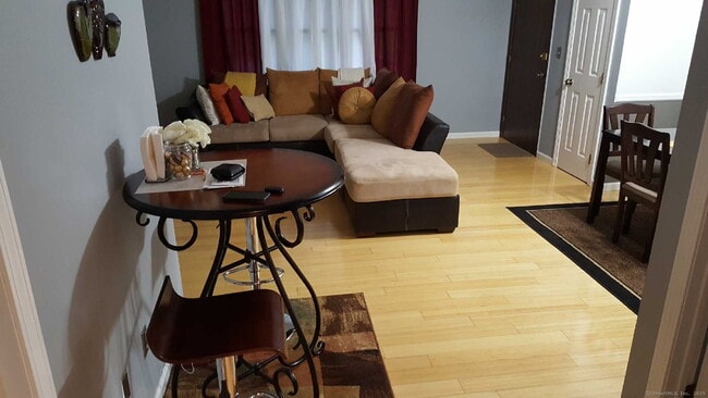 Building Photo - 405 Glendale Ave