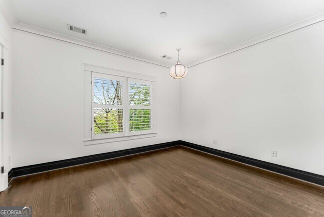 Building Photo - 546 Candler Park Dr NE