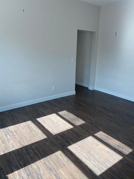 Building Photo - 208 Waterman St
