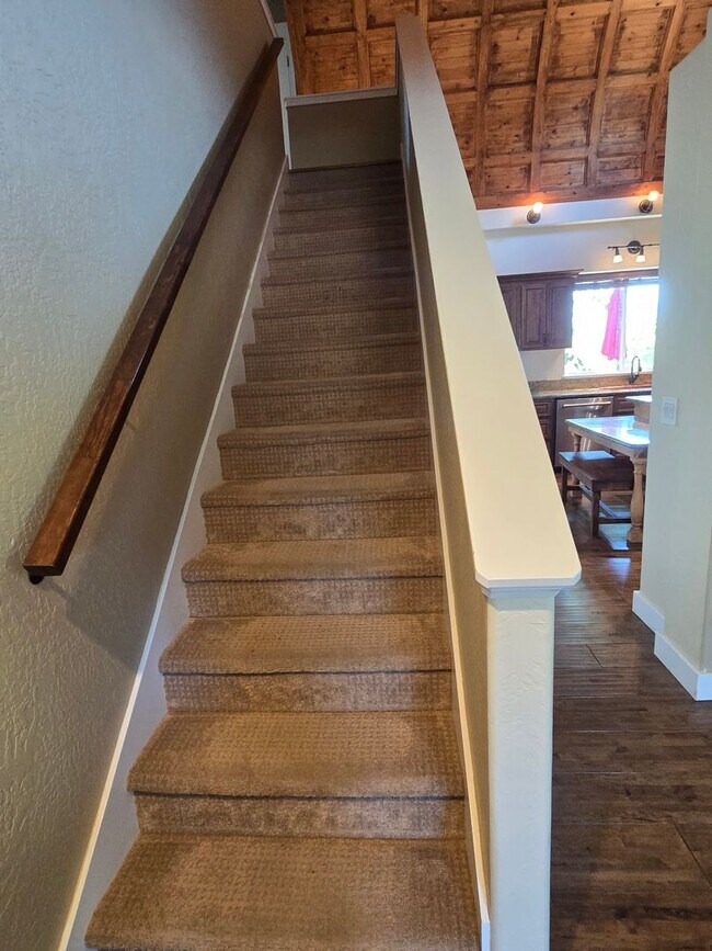 Building Photo - 3 bed 2.5 bath  Home for Rent in Grants Pass