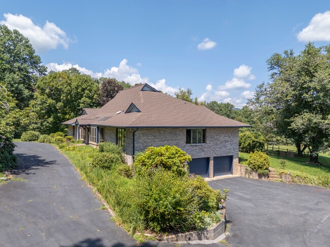 Building Photo - 26 Canter Ct