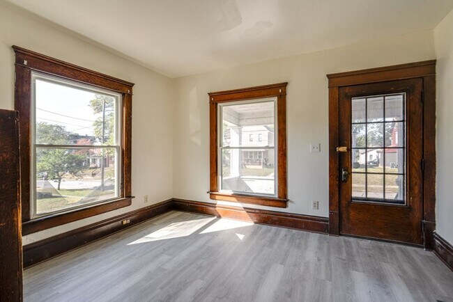 Building Photo - 485 Allyn St