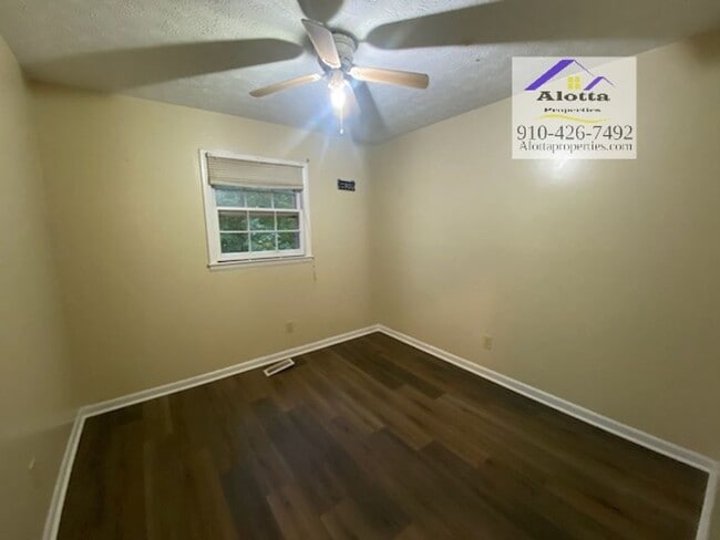 Building Photo - 733 Goodyear Dr