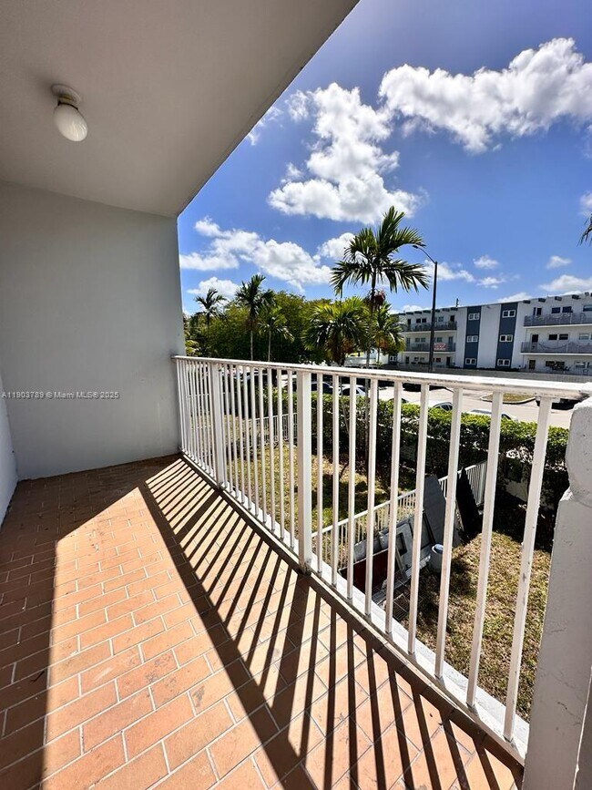 Building Photo - 2175 NE 170th St