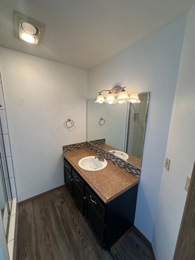 Building Photo - Tranquil & delightful 3-bedroom, 2-bathroom home that offers both comfort and convenience with it...