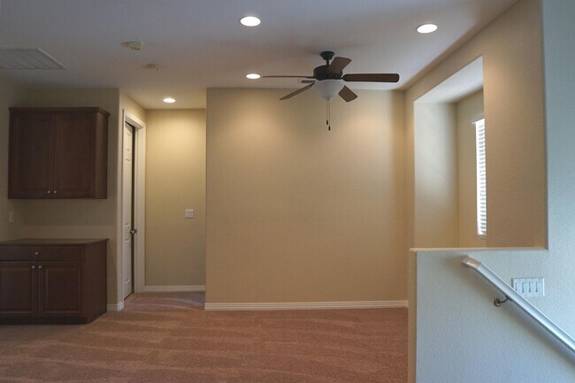 Building Photo - 35579 Domani Dr