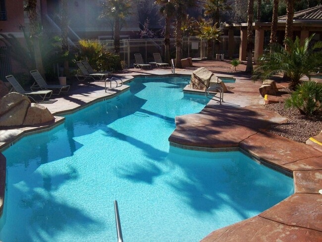 Building Photo - Enormous second story unit in upscale gated Summerlin community