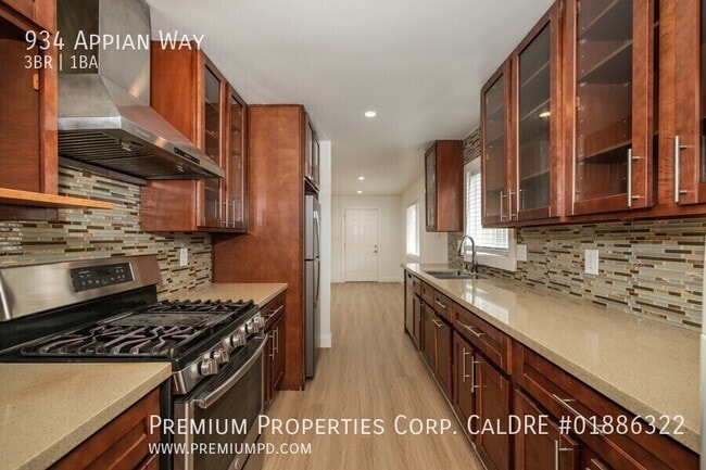 Building Photo - 934 Appian Way