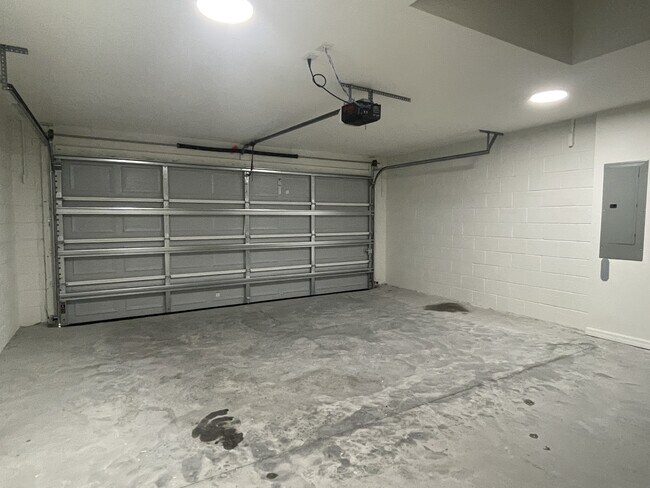 Building Photo - 15 Larch Cse